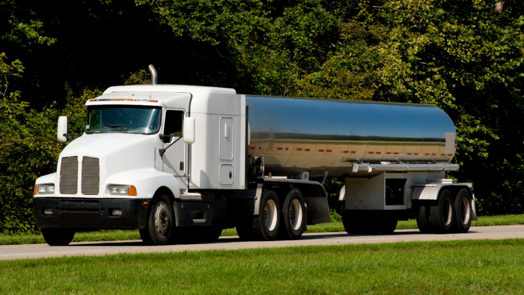 Stainless Steel Delivery Tanker Truck Carrying DEF